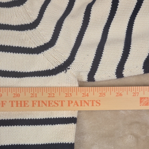 Liz Claiborne Ivory and Navy Striped Knit Top - Picture 6 of 10